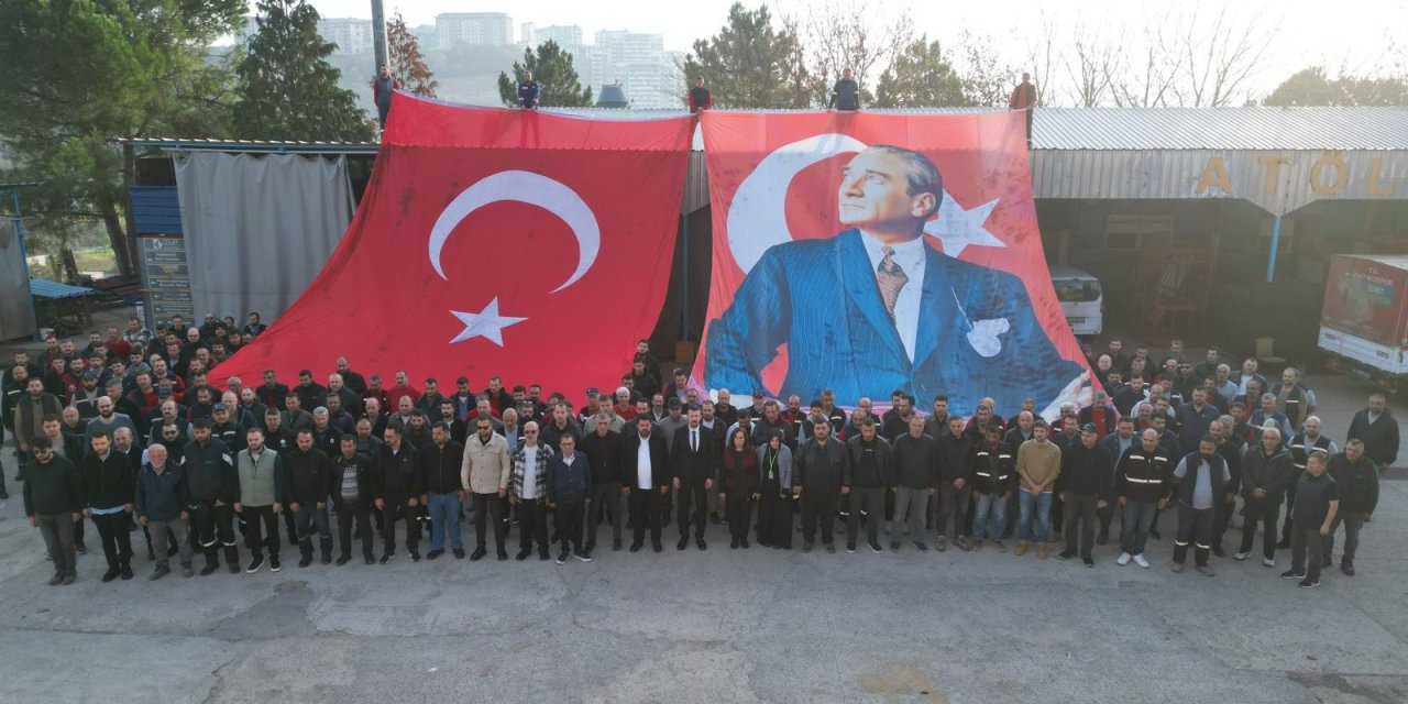 İzmit Belediyesi, Ata’ya saygıyla kenetlendi