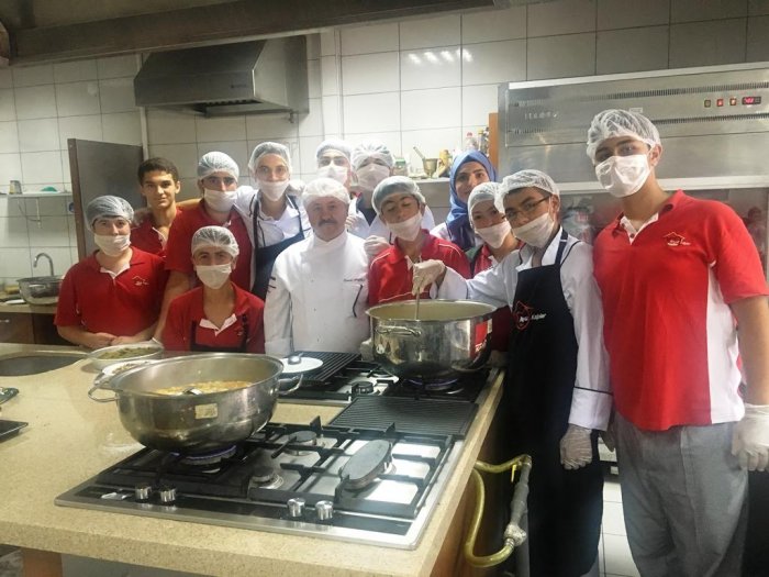 Beyaz Kalpler’den geleneksel aşure etkinliği