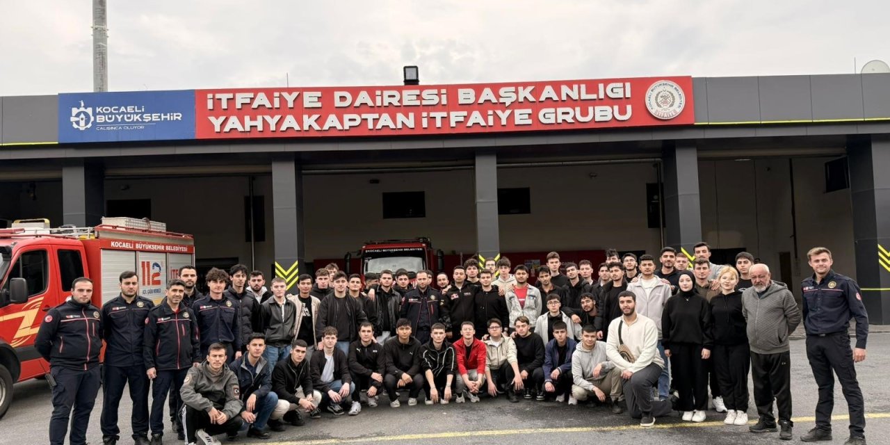 Üniversite öğrencileri itfaiye teşkilatını yerinde tanıdı