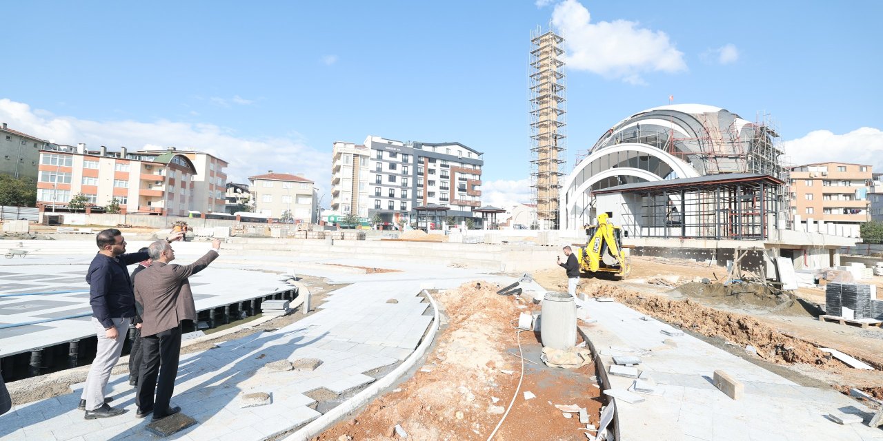 Çiftçi, Kent Meydanı’nda  incelemeler gerçekleştirdi