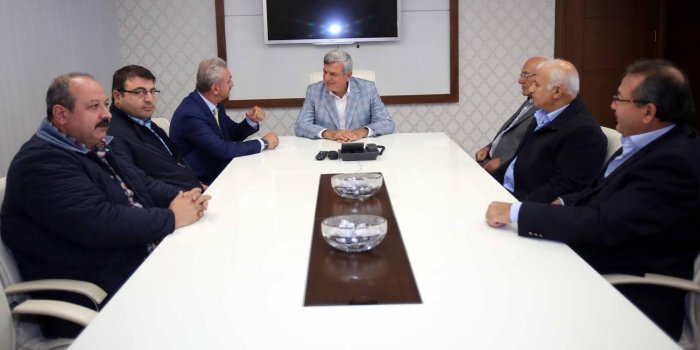 Karaosmanoğlu sanayi siteleri yöneticileri ile görüştü