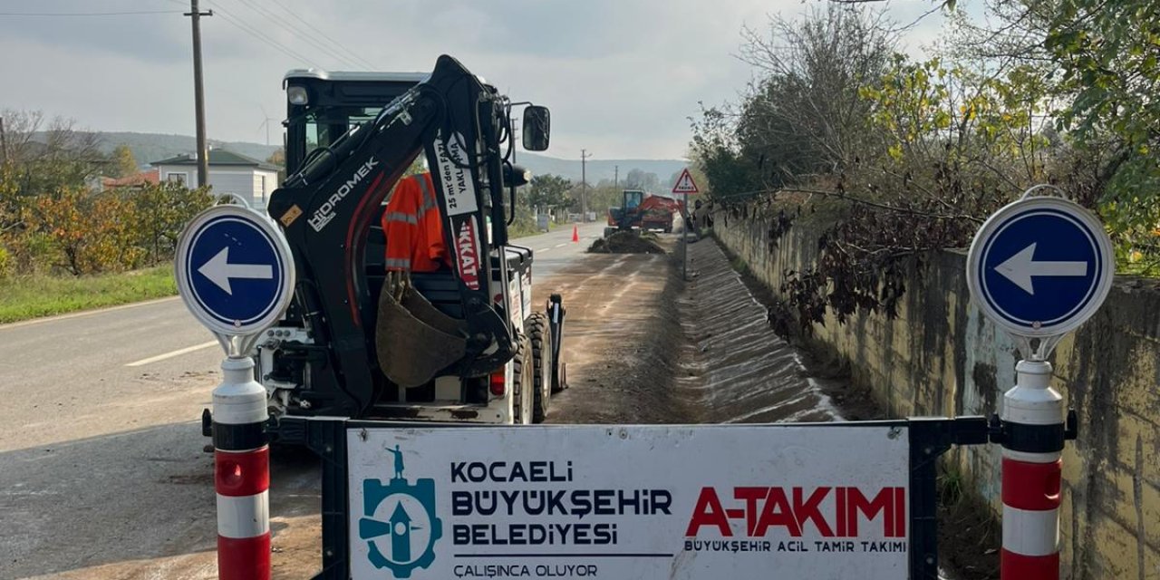 Yağmur suyu kanalları temizlendi