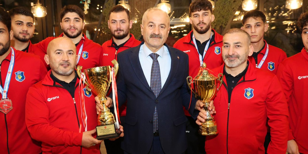 Büyükgöz Şampiyon Güreşçileri Ağırladı