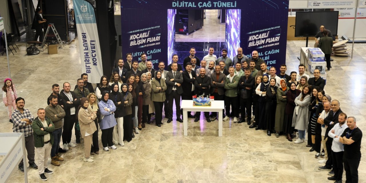 Bilişim Fuarı stantlarına  7’den 70’e yoğun ilgi gördü