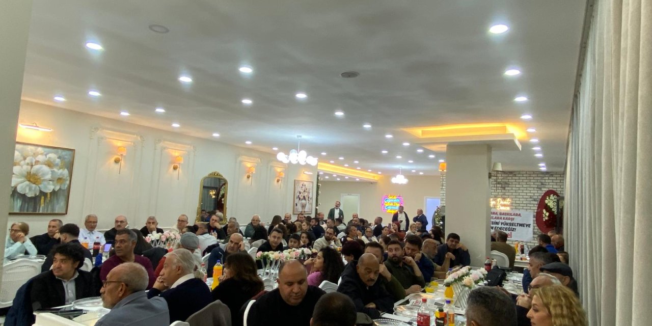 Evrensel Gazetesi okurları  dayanışma gecesinde buluştu