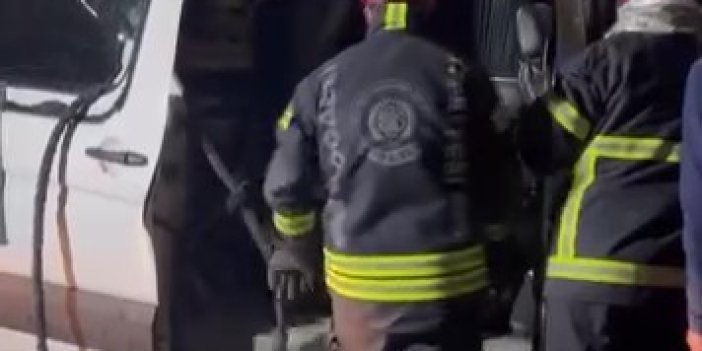 Tır ile işçi minibüsü çarpıştı: 9 yaralı