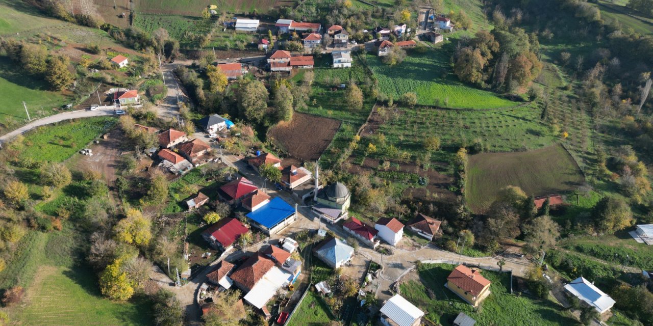 Mahallenin bozulan yolu yeniledi