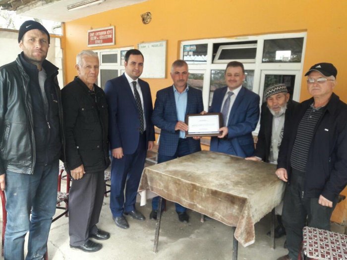Muhtarlara kan bağışı için teşekkür plaketi