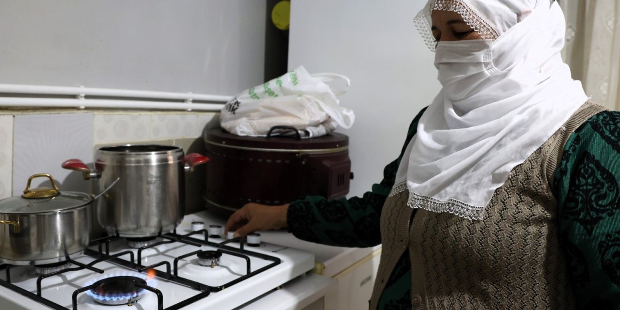 YAŞLI ÇİFT DOĞAL GAZLA TANIŞTI:    "Hayal bile edemiyorduk"