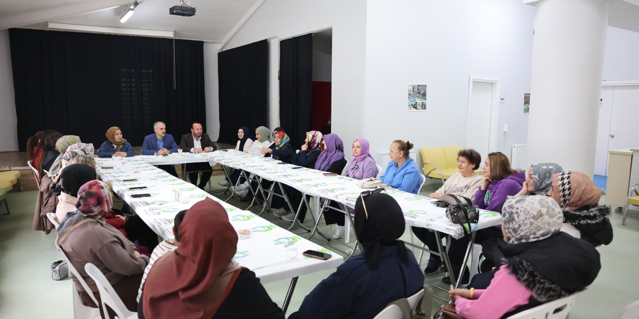 Çiftçi,  kursiyer ve velilerle bir araya geldi