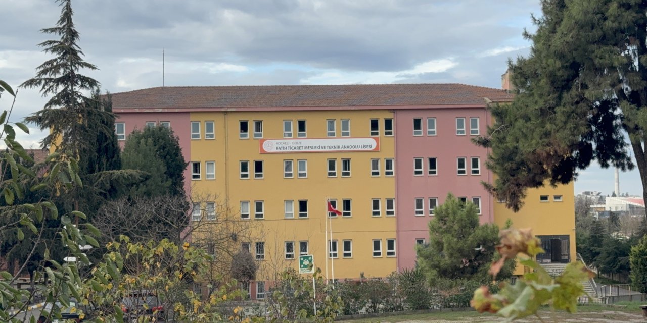 15 öğrenci zehirlenme şüphesiyle hastaneye kaldırıldı