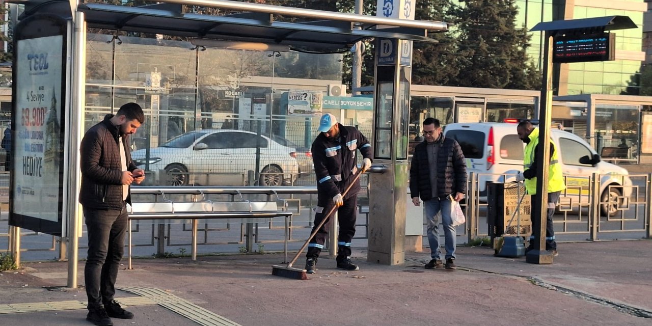 Büyükşehir’le duraklar temiz ve bakımlı