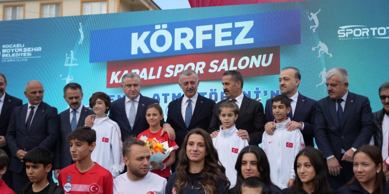 Bakan Bak: "Türkiye şu anda spor tesisi devrimi yaşıyor"