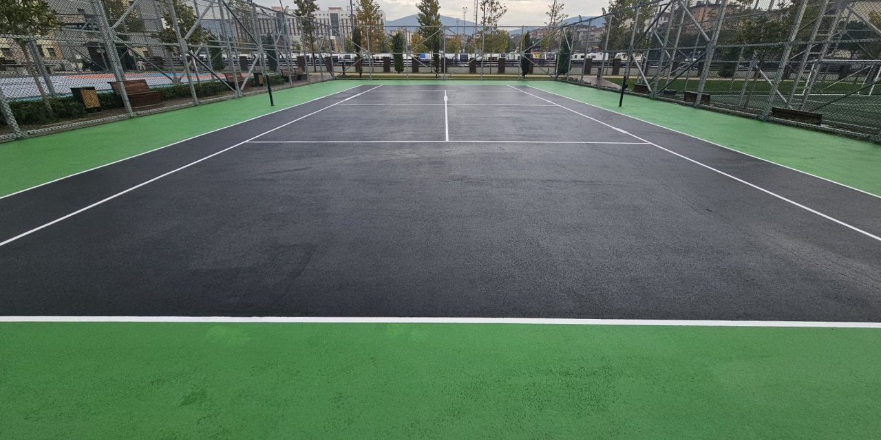 Spor sahalarına yenileme çalışması