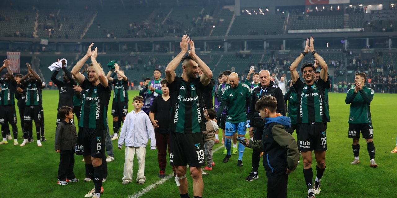 Serdar Dursun galibiyeti göbek atarak kutladı