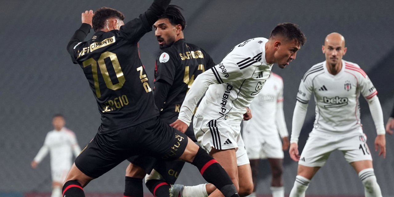 Trendyol Süper Lig: Fatih Karagümrük: 0 - Beşiktaş: 1 (İlk yarı)