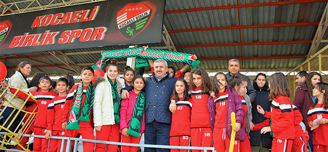 Kimsesiz çocuklara sıcak bir el uzandı