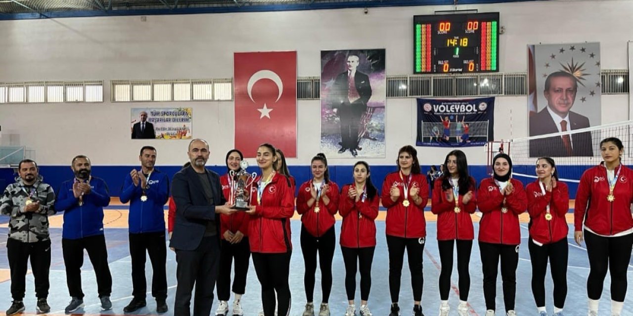 TÜSF Türkiye Voleybol Şampiyonası  eleme müsabakaları tamamlandı