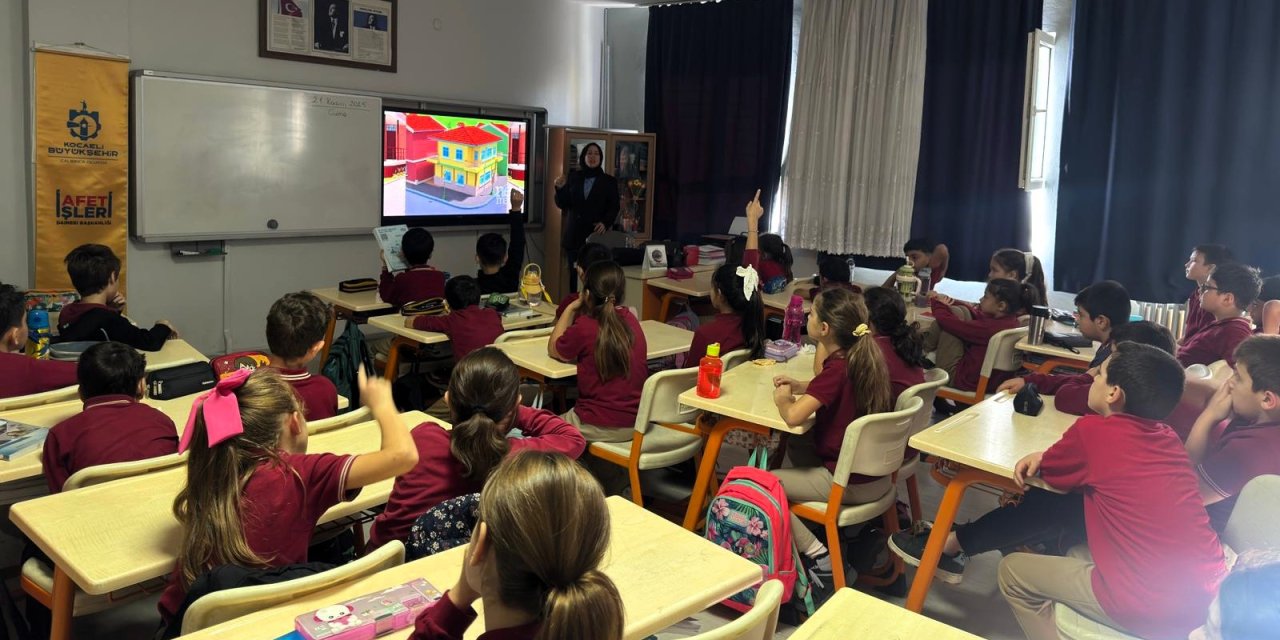 Kartepe’deki okullarda afet eğitimi ve tatbikatı