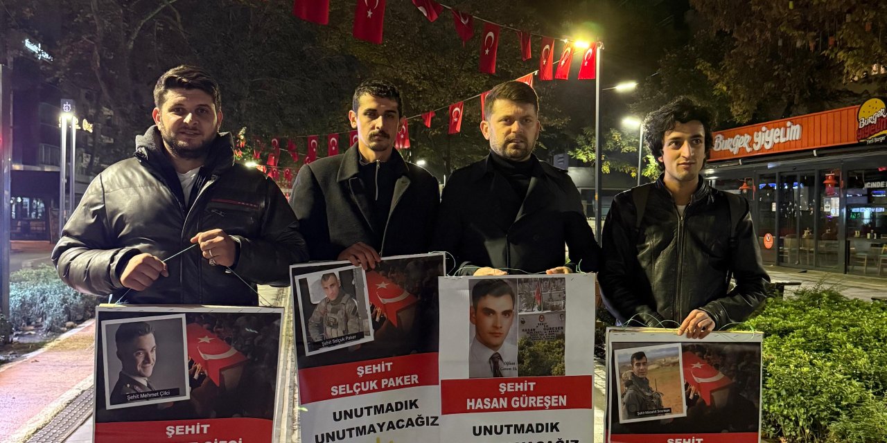 İYİ Parti Gençliğinden  "Şehitlere Saygı" Eylemi