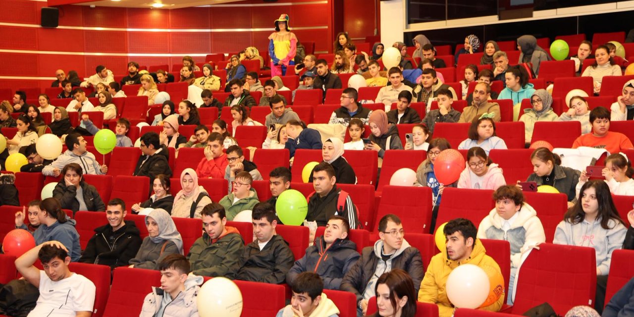 Özel Çocuklar İçin Sinema Etkinliği