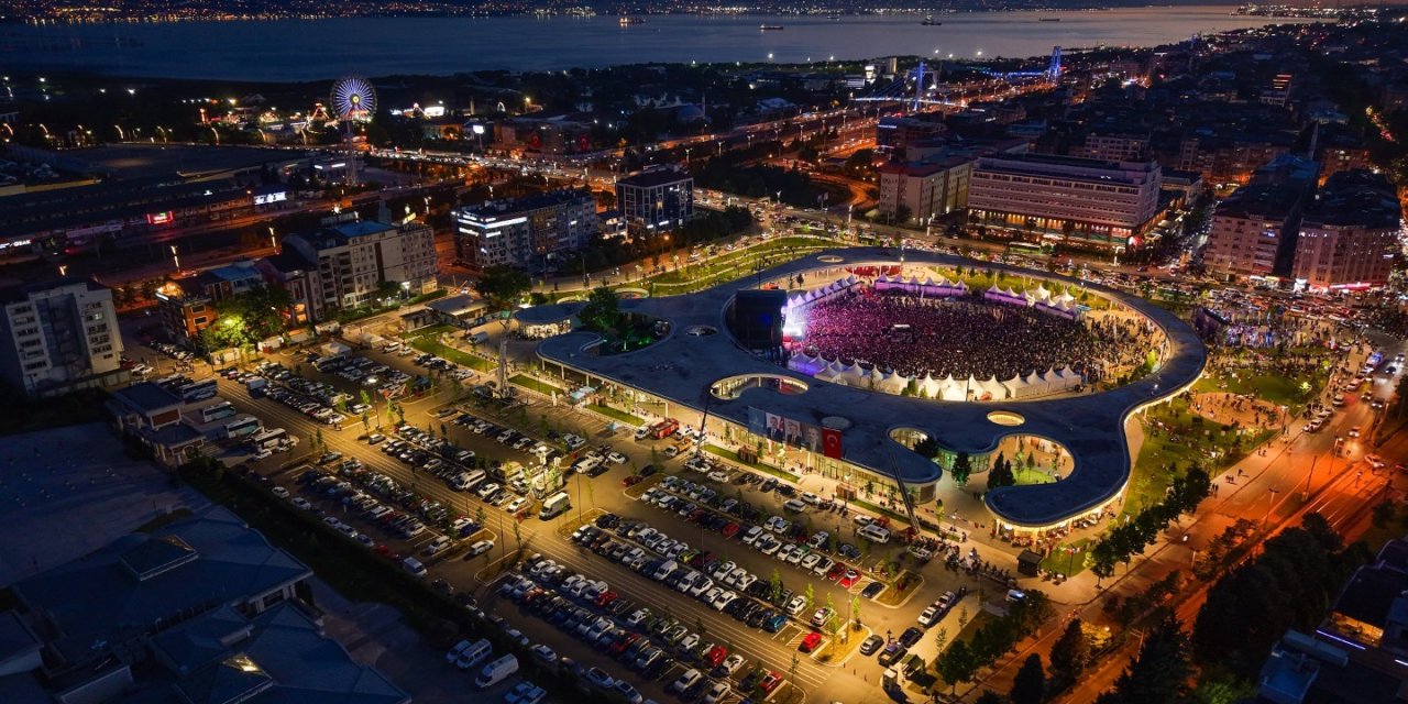 Sosyal yaşam alanları  gece ışıklarıyla renkleniyor