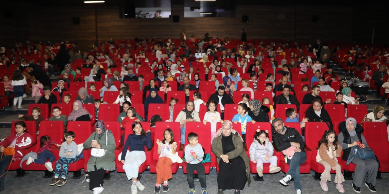 Çocuklar, hafta sonunu  tiyatroyla dolu geçirdi