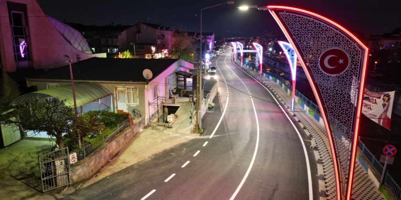 İzmit’i ışıldayan ve düzenli  caddelerle güzelleştiriyor