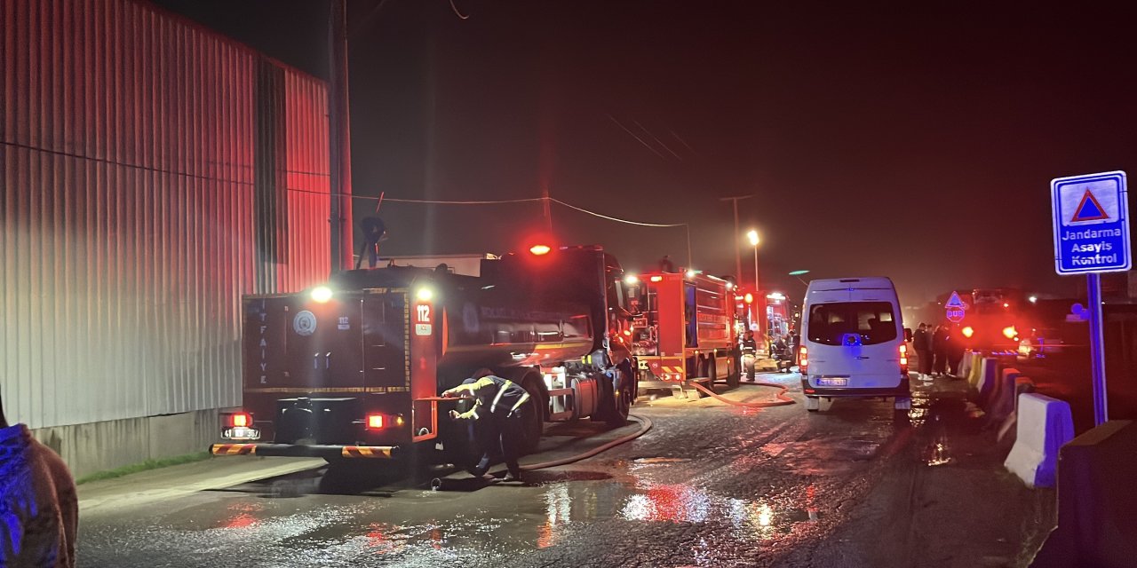 Geri dönüşüm deposunda yangın: 1 yaralı