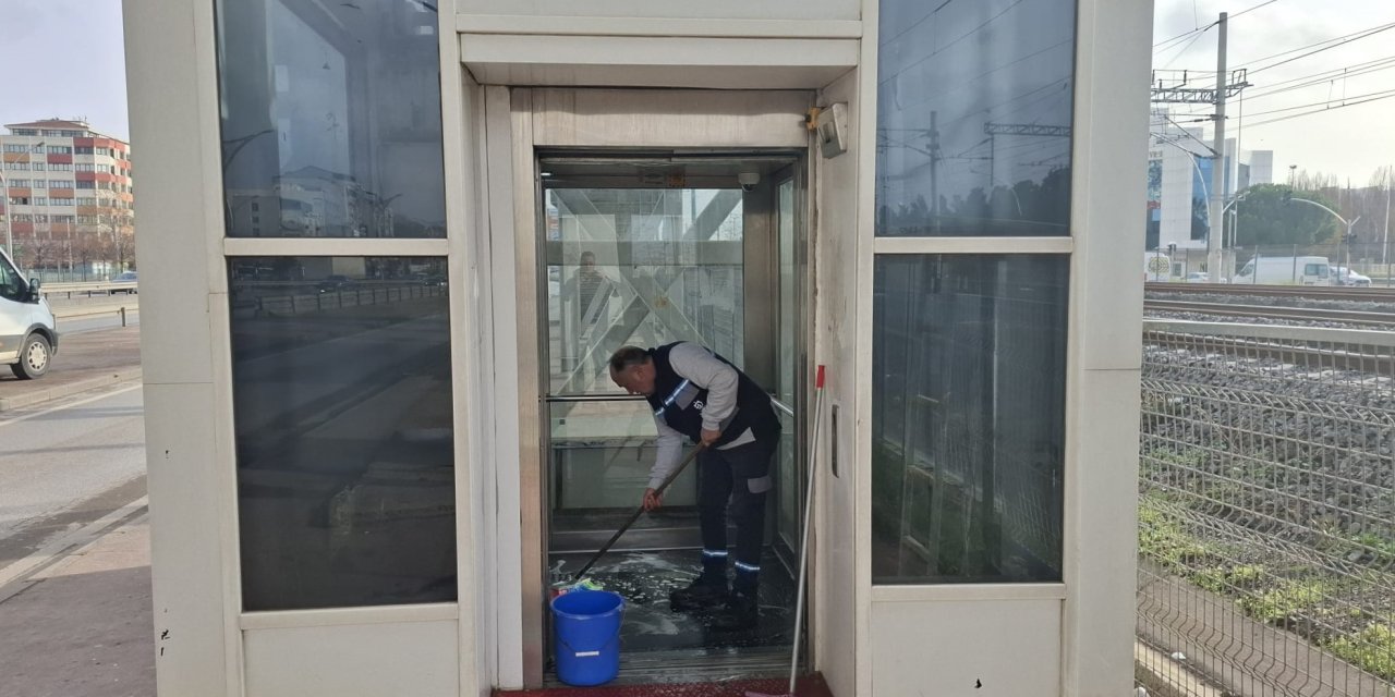 Üst geçit asansörleri Büyükşehir’le tertemiz