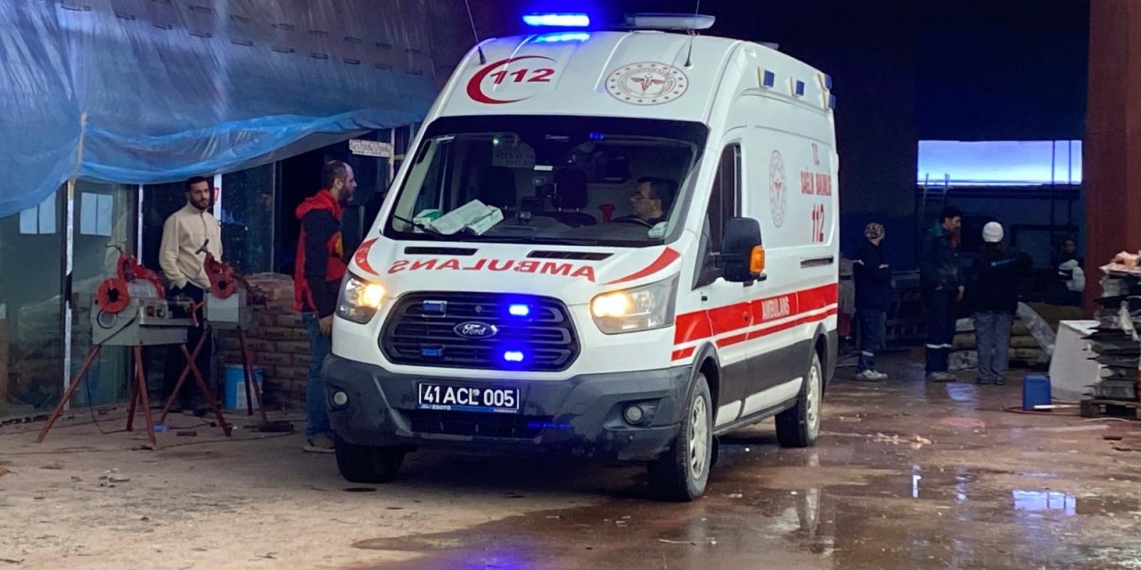 3 metre derinliğindeki boş akvaryuma düşen işçi yaralandı