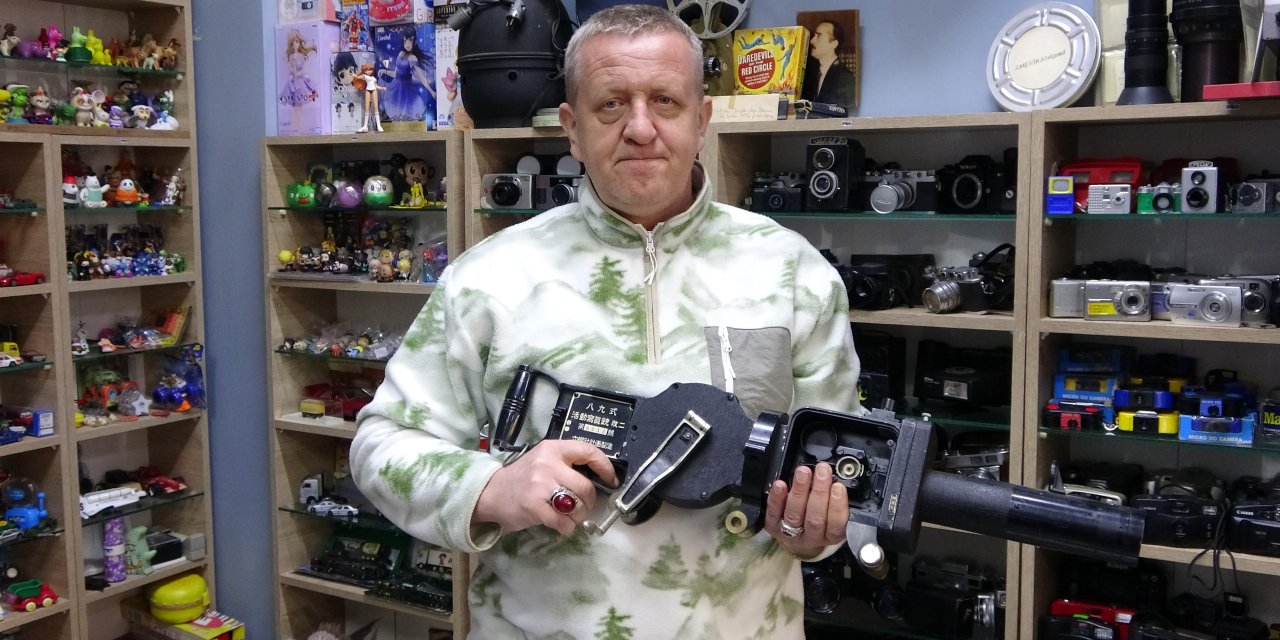 Sesi makineli tüfek, kendisi fotoğraf makinesi