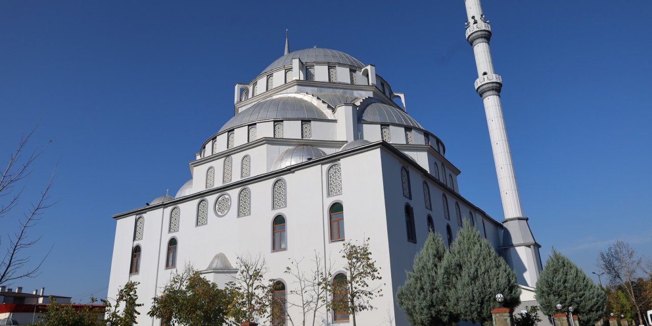 Kartepe Abdülhamit Han  Camii’ne estetik görünüm