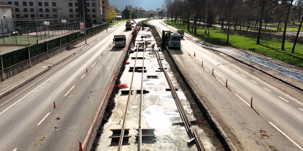 Kartepe tramvayında ilk ray yerleştirildi