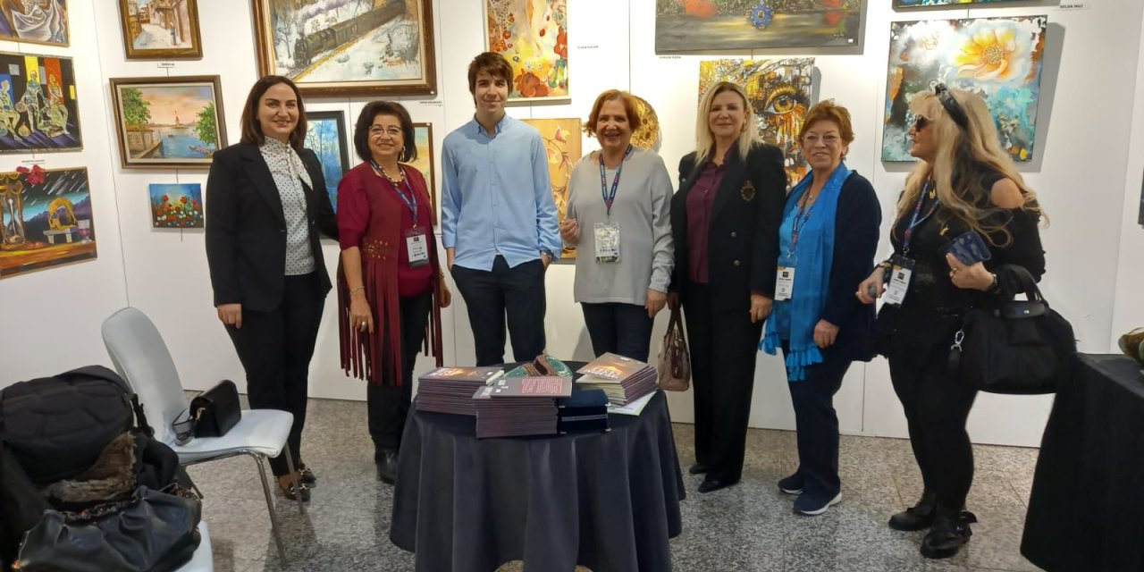 Derinceli Genç Yazar İstanbula’da Kitaplarını İmzaladı