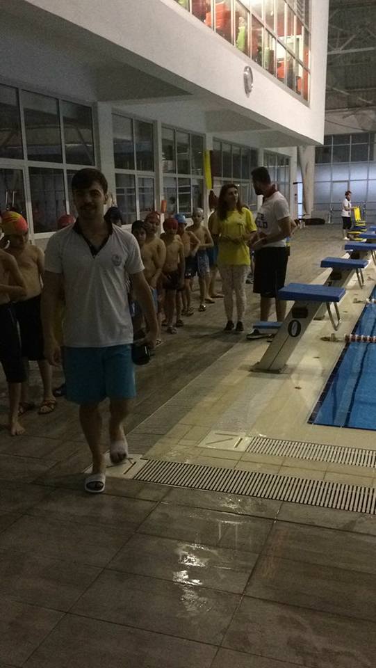 Havuzun tadını çıkarıyorlar