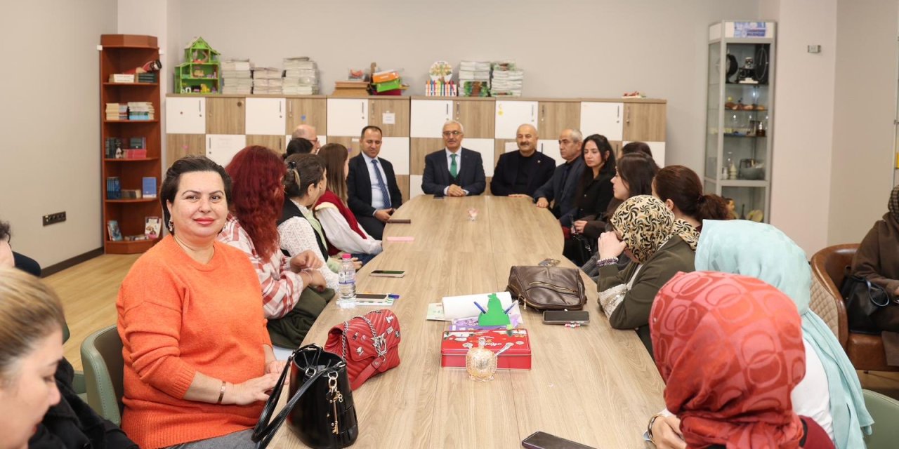 Gebze Protokolü Atatürk İlkokulu'nu Ziyaret Etti