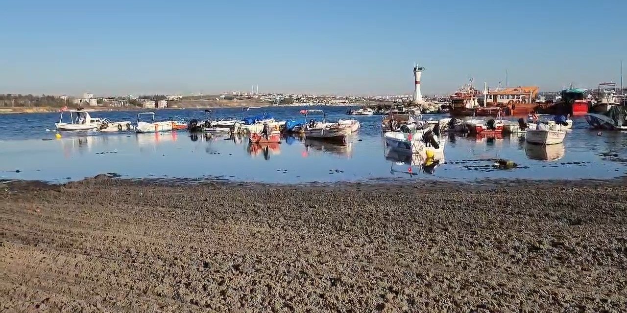 Deniz 20 metre çekildi!