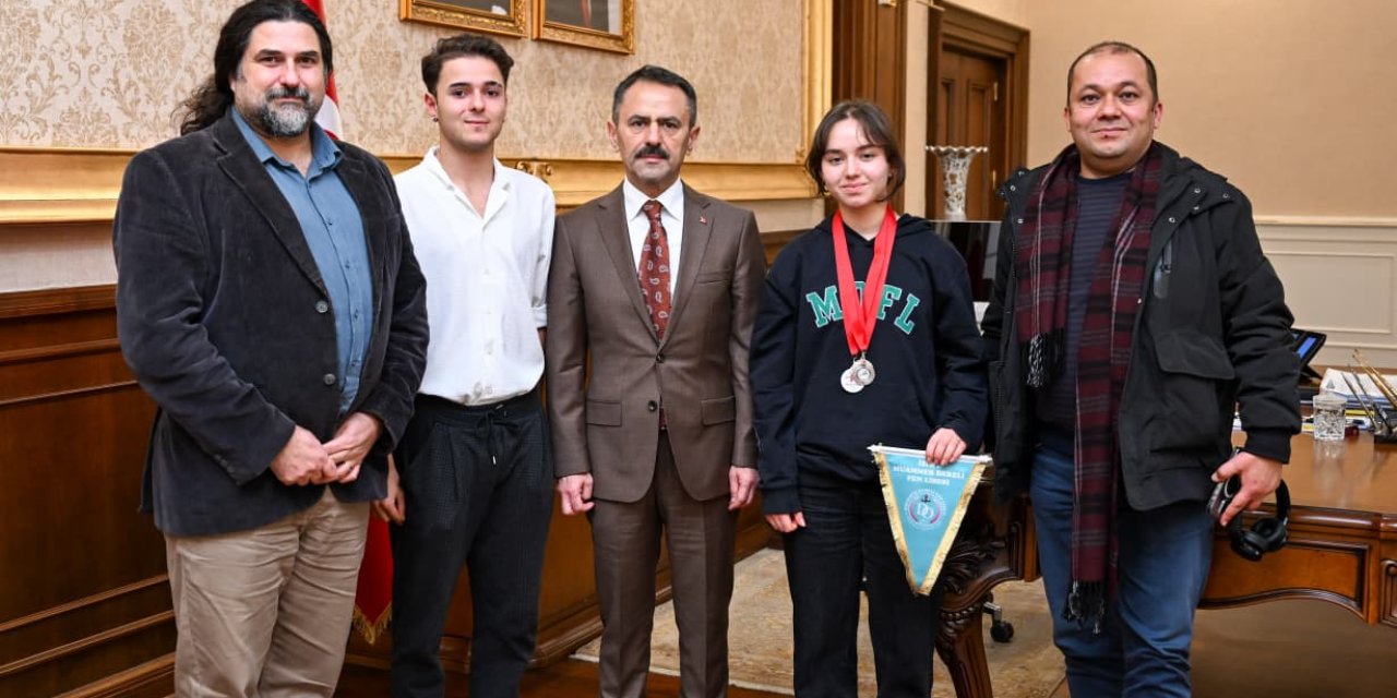 Körfez Buz Spor Kulübü Sporcularından Vali Aktaş’a Ziyaret