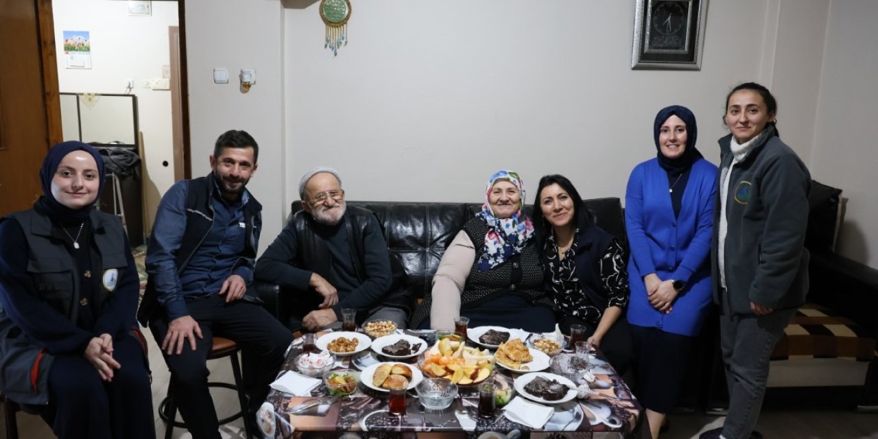 Kartepe’de Yalnızlıklar Paylaşılıyor