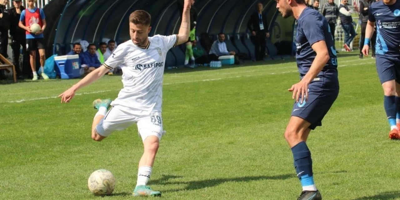 Silahlı saldırıya uğrayan futbolcu hayatını kaybetti