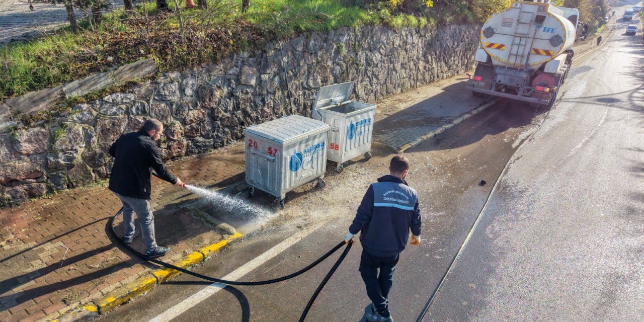 Başiskele'de cadde ve sokaklarda temizlik çalışması yürütülüyor