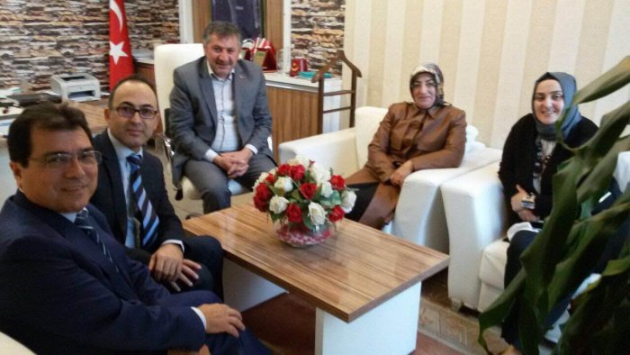 AK Kadınlar öğretmenleri ziyaret etti