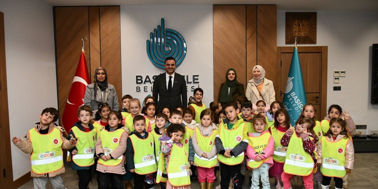 Kur'an kursu öğrencilerinden belediye ziyareti