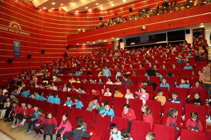 Çocuklar Süper Mario ile eğlendi