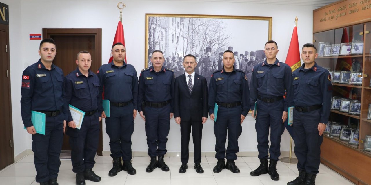 Vali Aktaş’tan, Jandarma  Personeline Başarı Belgesi