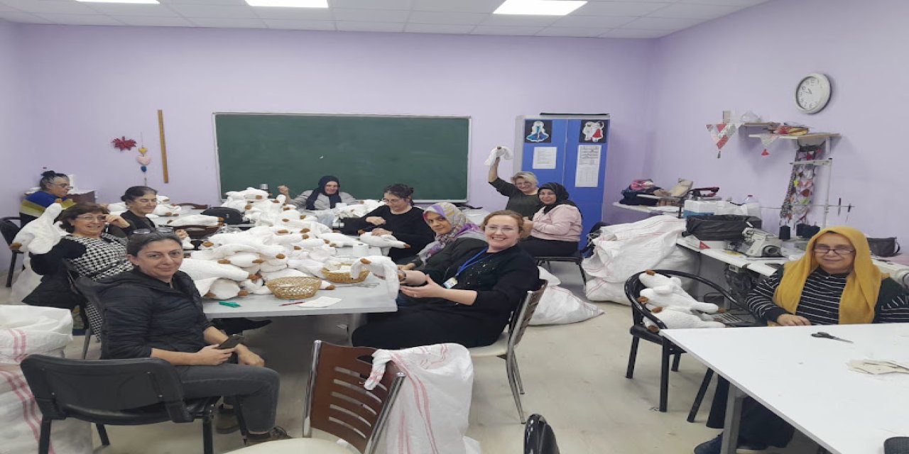 KARMEK’te Eğitim Üretime,  El Emeği Kazanca Dönüşüyor