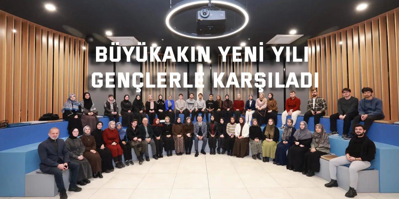 Büyükakın yeni yılı gençlerle karşıladı