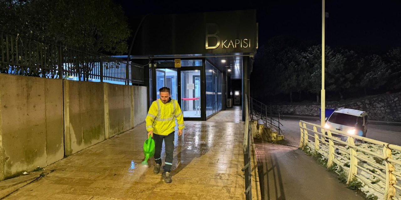 Büyükşehir ekipleri yeni yılda da nöbette