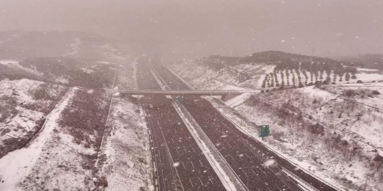 Kuzey Marmara Otoyolu'nda kar yağışı